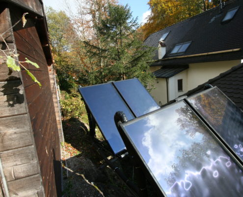 Hochgestellte Solarplatten