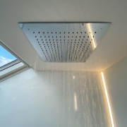 Moderne Regendusche mit LED Licht
